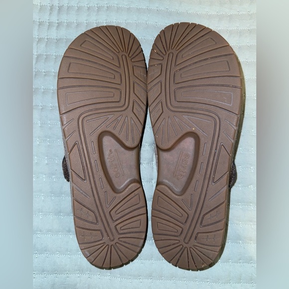 Earth Dream Chinook in the color Taupe. Size 9 Never worn. Super soft!!! - Picture 11 of 13